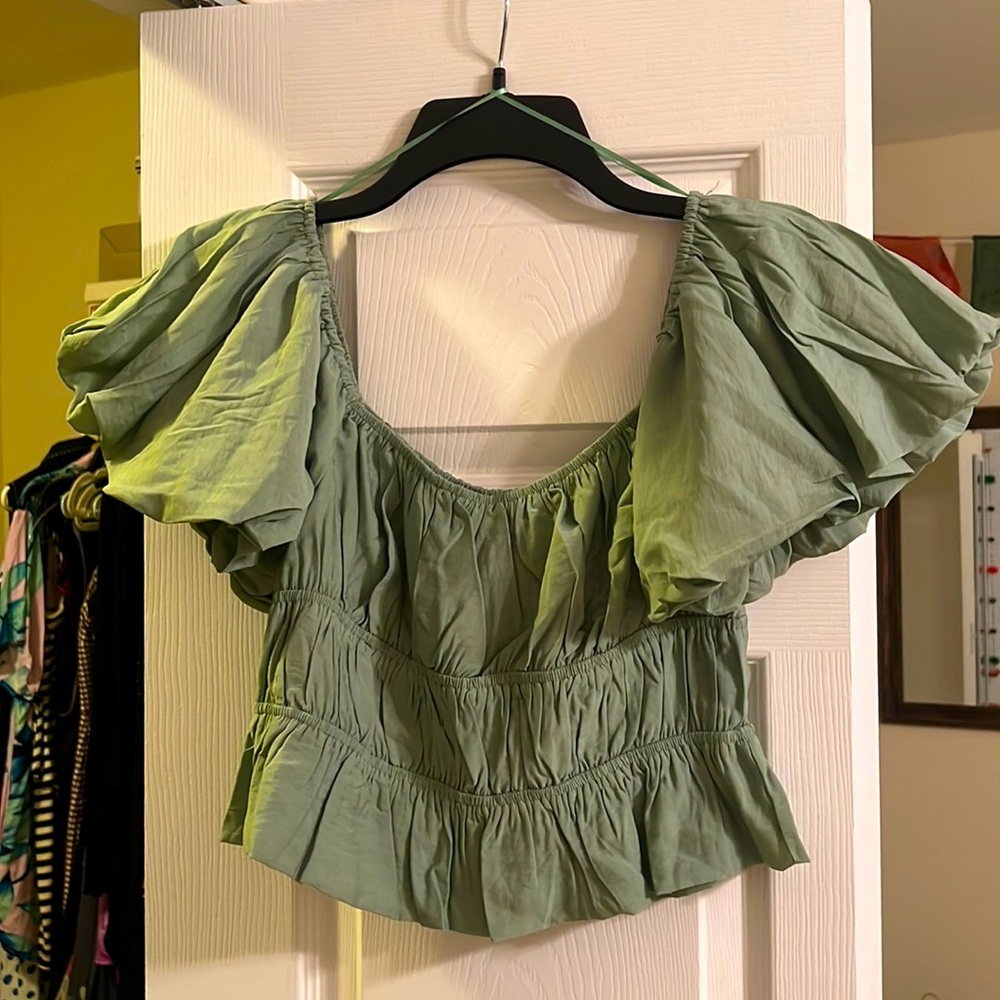 NWT Off Shoulder Crop